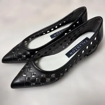 새상품급 TALANTON 타라톤 다이애나 컷워크 펌프스