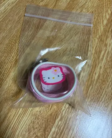 헬로키티 소품함 키링