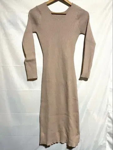 RESEXXY 베이지 V넥 긴팔 원피스