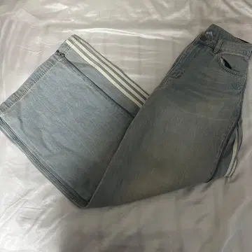 아디레니움 시즌 3 지퍼 워시드 데님 팬츠