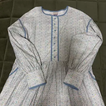 TSUHARU LIBERTYForest 웨이브 패턴 파이핑 원피스