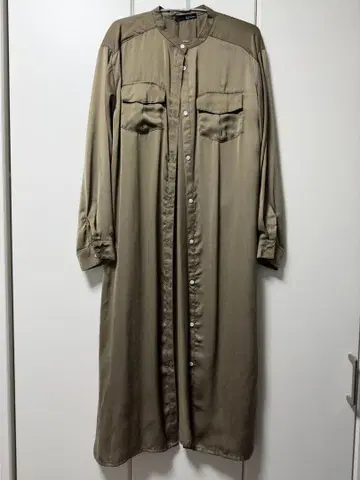 새상품 올리브색 새틴 긴팔 셔츠 원피스