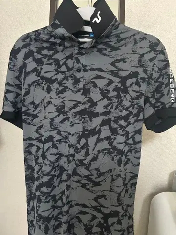 J. LINDEBERG 그레이 카모 패턴 피케 셔츠 반팔