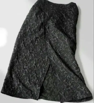 새상품급! antiqua 슬릿 자카드 스커트