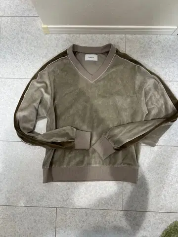 SOERTE 루즈 V넥 벨벳 맨투맨 사이즈 2