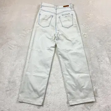 [ 새상품급 ] 야누크 릴리스 화이트 와이드 스트레이트 데님 사이즈 25