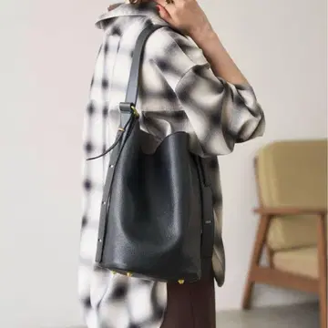 완판템 LE TALON 콤비 원 핸들 백 블랙