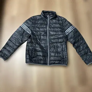 블랙과 그레이의 다운 자켓 adidas