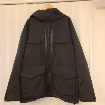 유니클로 x 화이트 마운티니어링 하이브리드 다운 파카 M 블랙