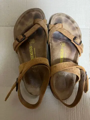 Birkenstock 베이지 가죽 샌들
