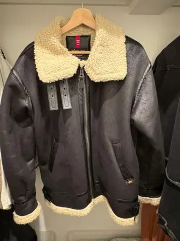 ALPHA INDUSTRIES B-3 페이크 무스탕 자켓