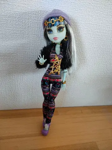 몬스터 하이의 프랭키 슈타인이라는 캐릭터의 인형