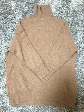 LILLY LYNQUE 터틀넥 스웨터