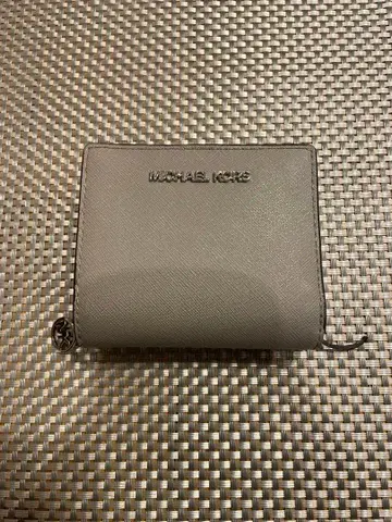 마이클코어스 접이식 지갑