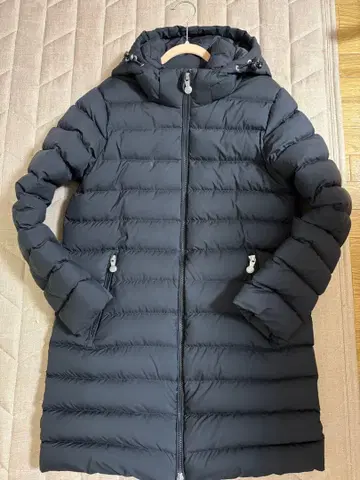 PYRENEX 다운 자켓 사이즈 38 블랙