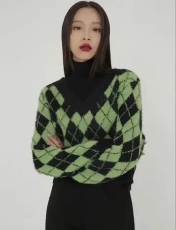 아가일 무늬 V넥 스웨터 블랙 그린