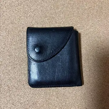 Hender Scheme 블랙 가죽 접이식 지갑