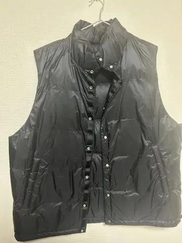 UNIVERSAL PRODUCTS. 블랙 다운 베스트 사이즈 3