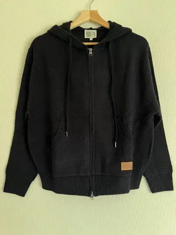 마리떼 프랑소와 저버 블랙 니트 집업 후드티