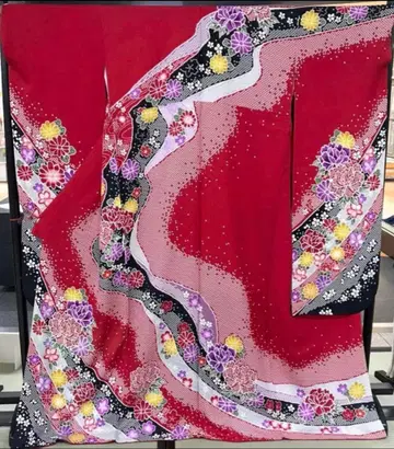 약간의 하자가 있는 순수 실크 후리소데 기성복 리메이크