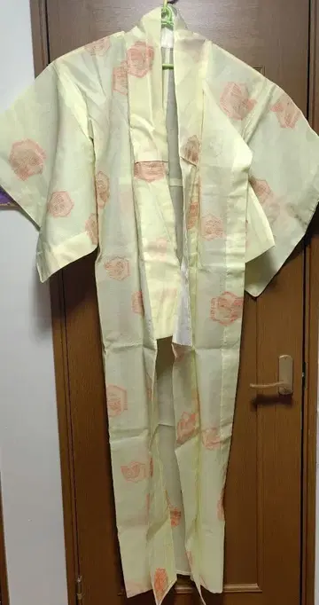 연한 옐로우 컬러 기모노