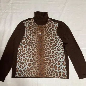 이타리야 브라운 레오파드 무늬 터틀넥 긴팔