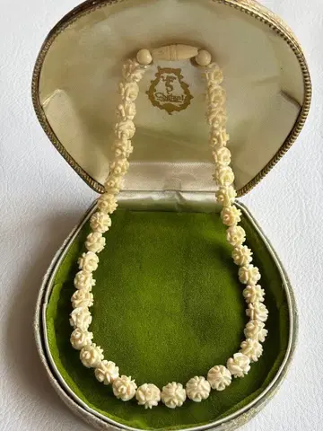 천연 소재 목걸이 장미 빈티지