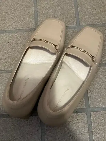 베이지 스퀘어토 펌프스 38 오리엔탈 트래픽