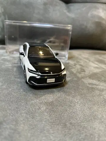 도요타 크라운 1/30 컬러 샘플 화이트/블랙 클리어 케이스 포함