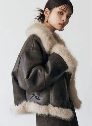 언이븐 숏 페이크 무스탕 자켓