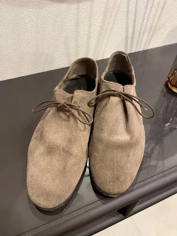 베이지 스웨이드 레이스업 슈즈