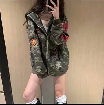 카모 패턴 패치 후드티