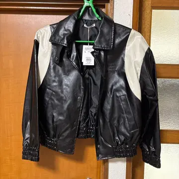 합성 피혁 자켓 F 사이즈 블랙 화이트