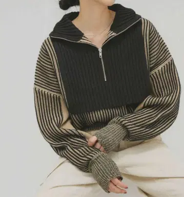 KBF 스트라이프 하이넥 니트 스웨터 크롭 기장