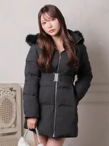 LIP SERVICE 볼륨 퍼 페이크 다운 코트 2023