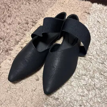 블랙 스틸레토 플랫슈즈