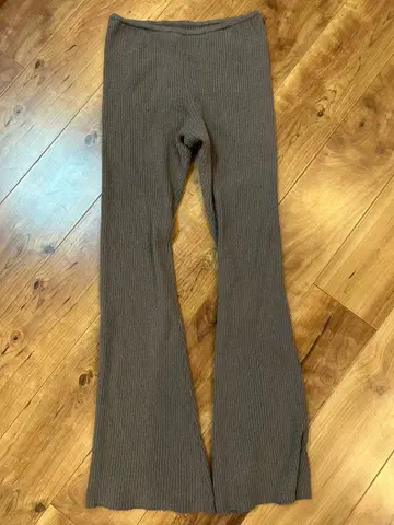 택 포함 미사용 새상품 플레어 니트 팬츠 alexia stam 차콜