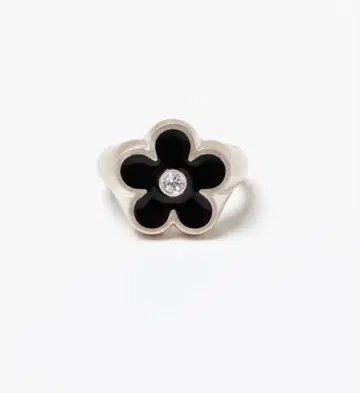 BULLY DAISY RING