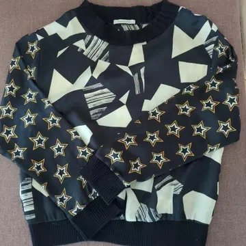 스텔라 쉬폰 별 패턴 기하학 패턴 긴팔 상의 네이비