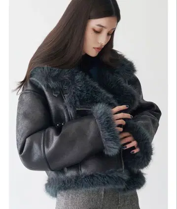 MURUA 불균형 숏 페이크 무스탕 자켓