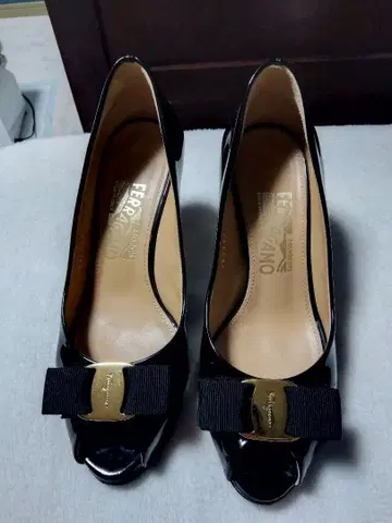 Ferragamo 블랙 하이힐 7cm