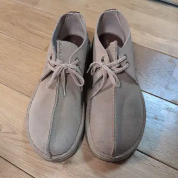Clarks Originals 베이지 스웨이드 신발