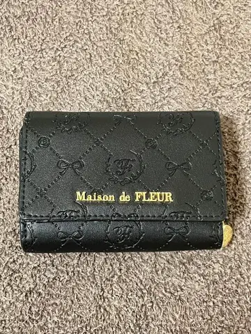Maison de FLEUR 블랙 3단 폴더형 지갑