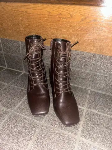 브라운 레이스업 숏부츠 오리엔탈 트래픽