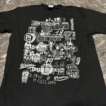 그래픽 프린트 블랙 T셔츠 L 사이즈