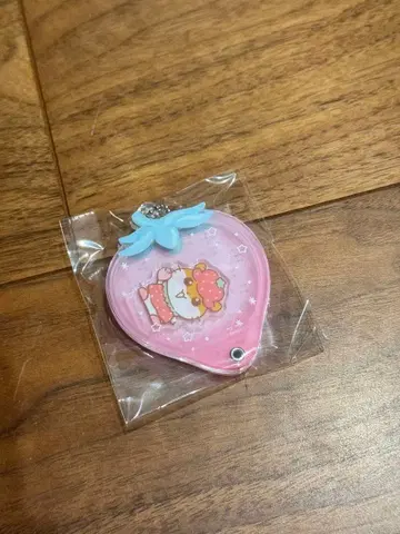 산리오 시크릿 커스텀 아크릴 참 딸기 코로코로쿠리린