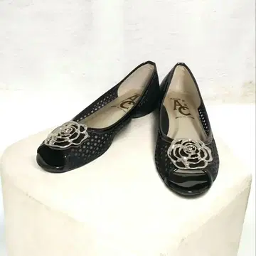 블랙 오픈토 플랫슈즈