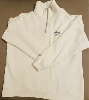 WHAT IT ISN'T 하프 지퍼 맨투맨 L 사이즈