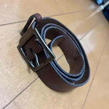 브라운 가죽 벨트 맛이 나는 디자인