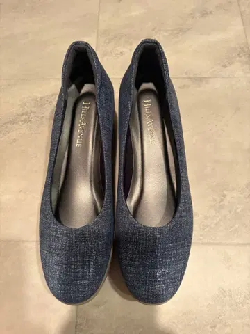 Hills Avenue 다크 블루 플랫 펌프스